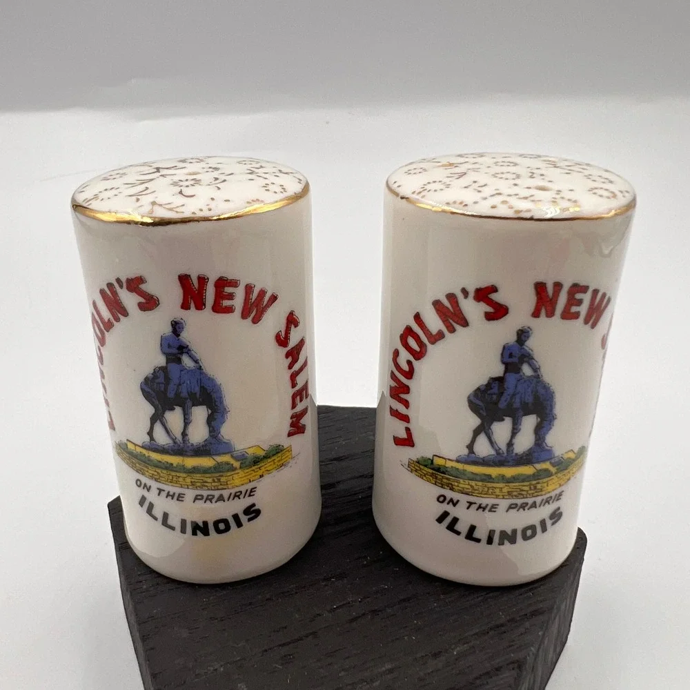 Vintage Lincolns New Salem Illinois Souvenir Salt Pepper Shakers Gold Porcelain
